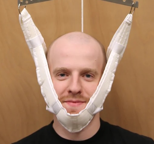 Neck stretcher device